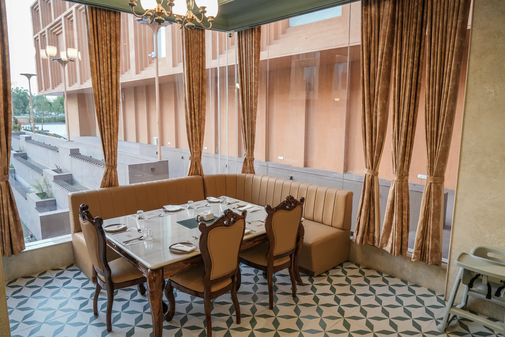 Restaurant view 4